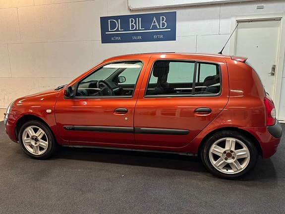 Renault Clio 17 of 23