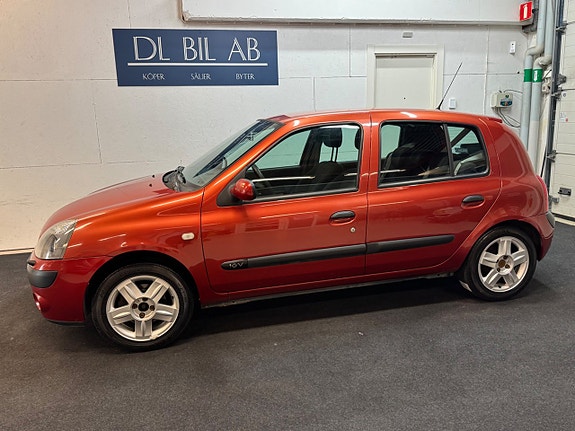 Renault Clio 18 of 23