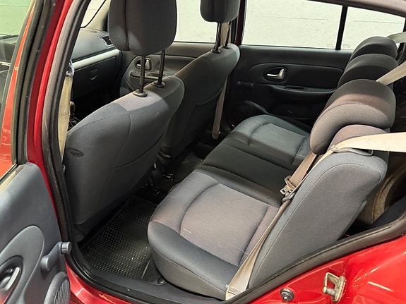 Renault Clio 12 of 23