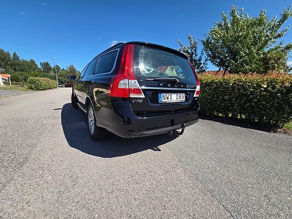 Volvo V70 3 of 4