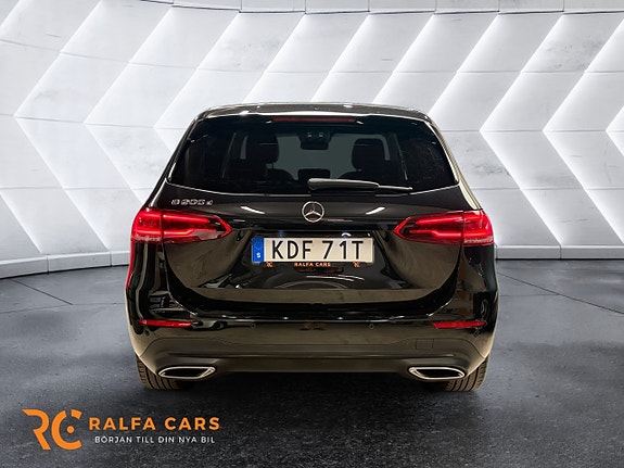 Mercedes-Benz B200 d 9 of 19