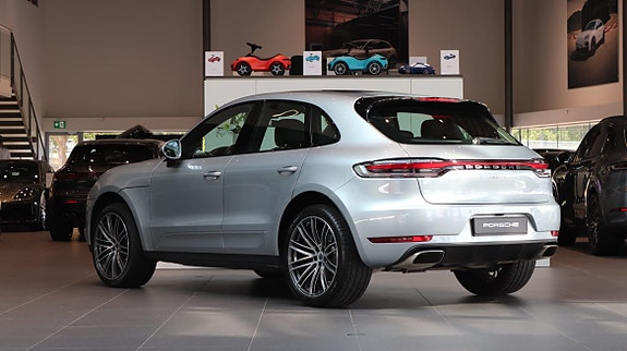 Porsche Macan 2 of 9