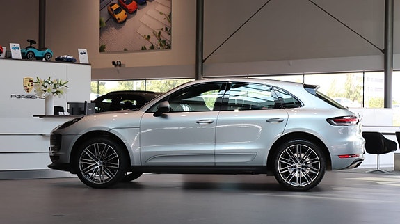 Porsche Macan 4 of 9