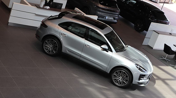 Porsche Macan 5 of 9