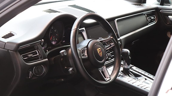 Porsche Macan 7 of 9