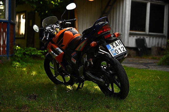 Honda CBR125R Repsol 2 of 4