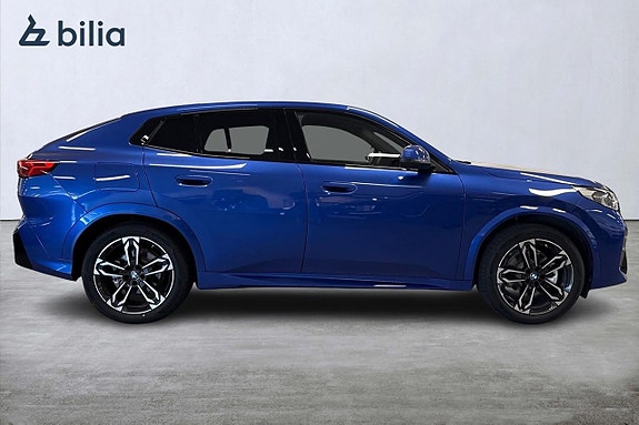 BMW iX2 16 of 18