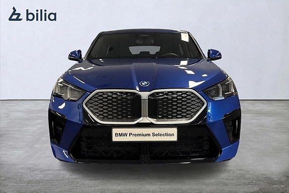 BMW iX2 5 of 18