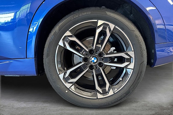 BMW iX2 15 of 18