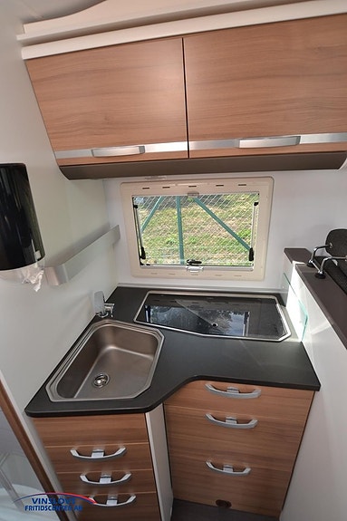 Adria Matrix 670 SL 7 of 12