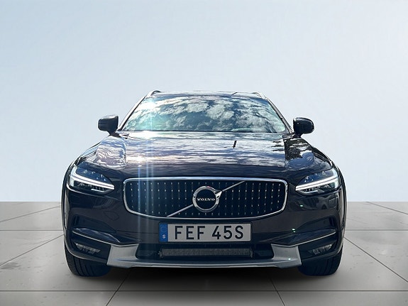 Volvo V90 Cross Country 2 of 19