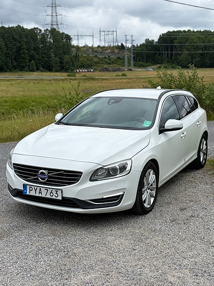 Volvo V60 2 of 7