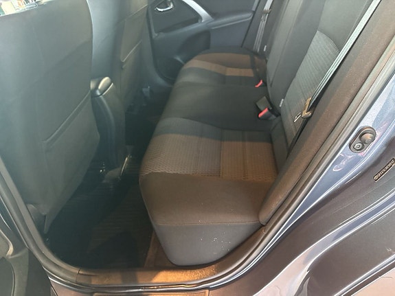 Toyota Avensis 7 of 10
