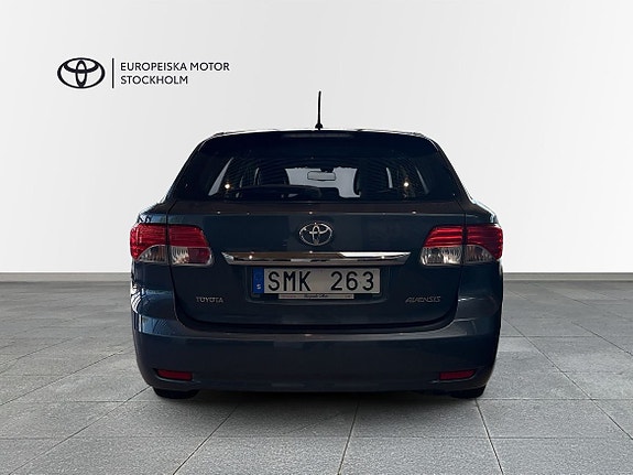 Toyota Avensis 4 of 10