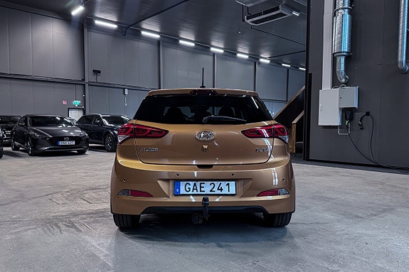 Hyundai i20 5 of 16