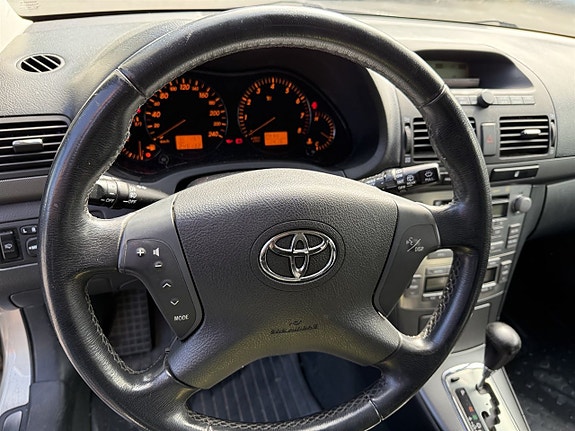 Toyota Avensis 7 of 11