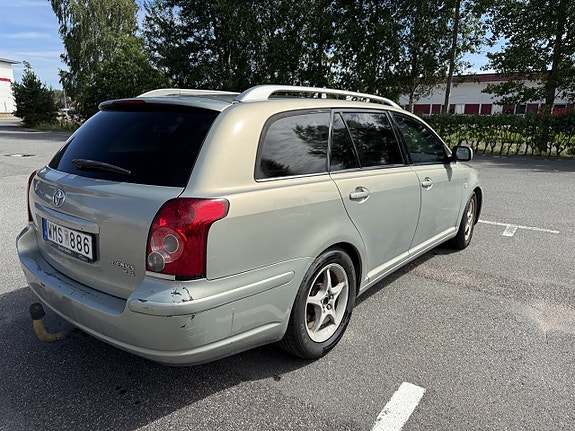 Toyota Avensis 4 of 11