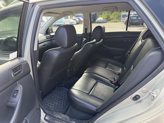 Toyota Avensis 10 of 11