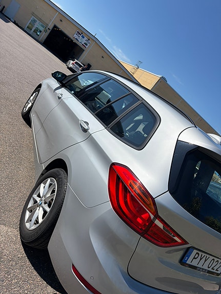 BMW 216d 13 of 15