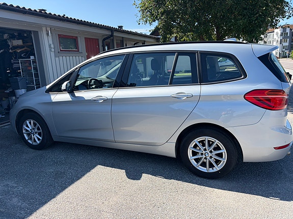 BMW 216d 11 of 15