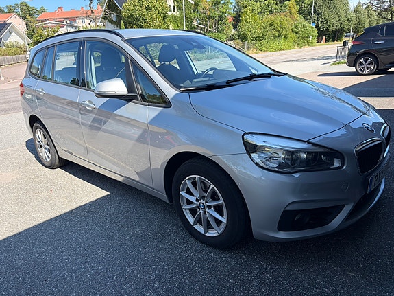 BMW 216d 2 of 15
