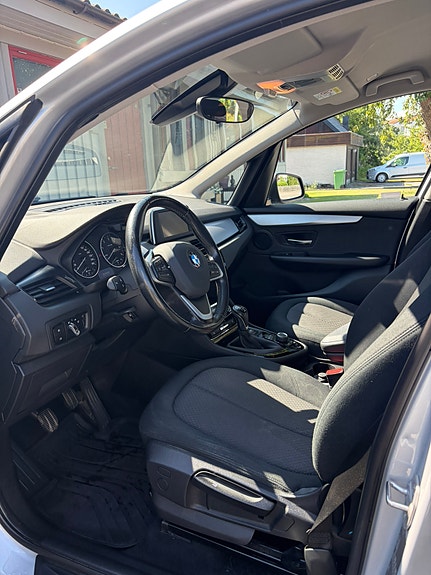 BMW 216d 5 of 15