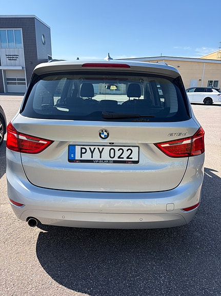 BMW 216d 14 of 15