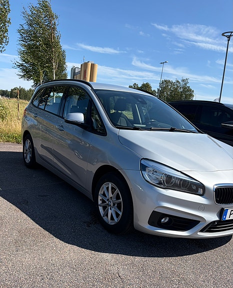 BMW 216d 12 of 15