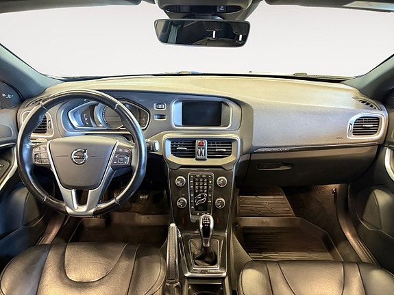 Volvo V40 Cross Country 10 of 22