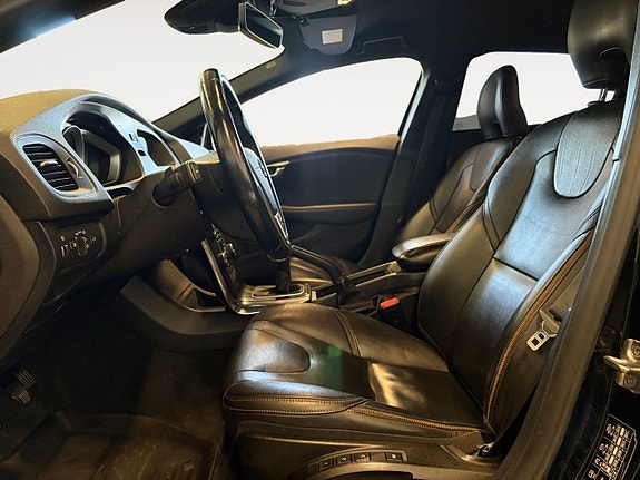 Volvo V40 Cross Country 9 of 22