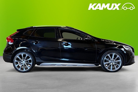 Volvo V40 Cross Country 2 of 22