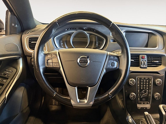 Volvo V40 Cross Country 13 of 22