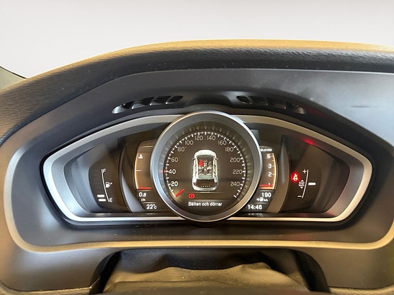 Volvo V40 Cross Country 12 of 22