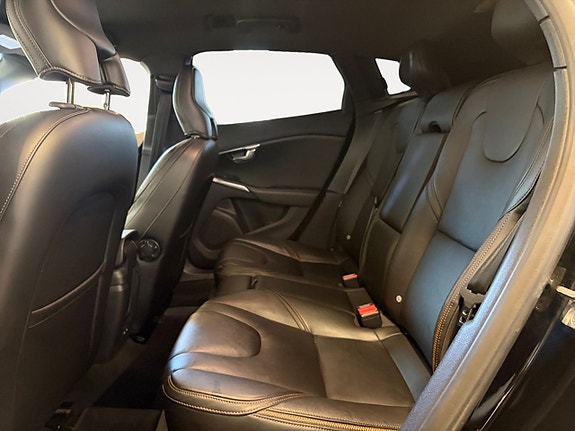 Volvo V40 Cross Country 14 of 22