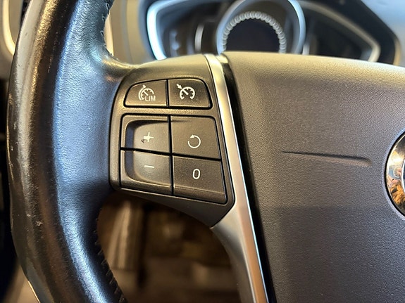 Volvo V40 Cross Country 21 of 22