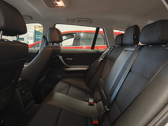 BMW 320d 13 of 17