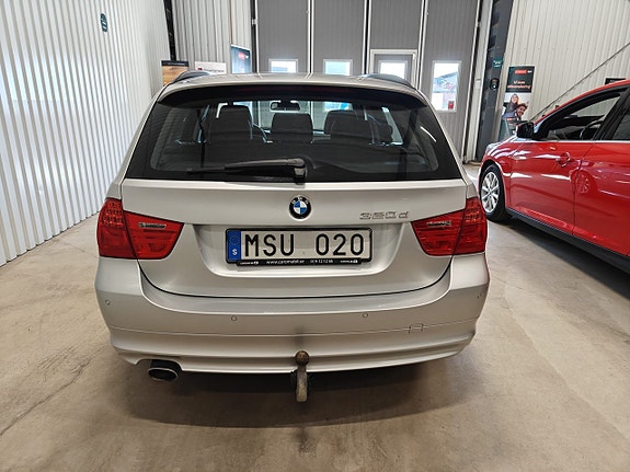 BMW 320d 8 of 17