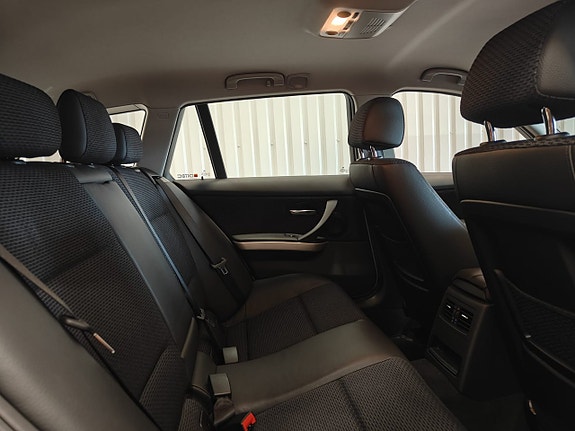 BMW 320d 14 of 17