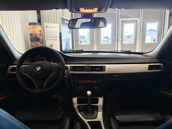 BMW 320d 15 of 17