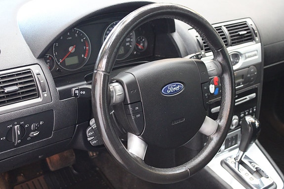 Ford Mondeo 12 of 12
