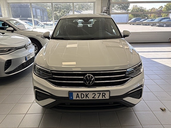 Volkswagen Tiguan Allspace 2 of 12