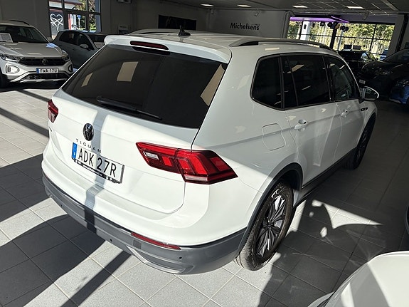 Volkswagen Tiguan Allspace 4 of 12
