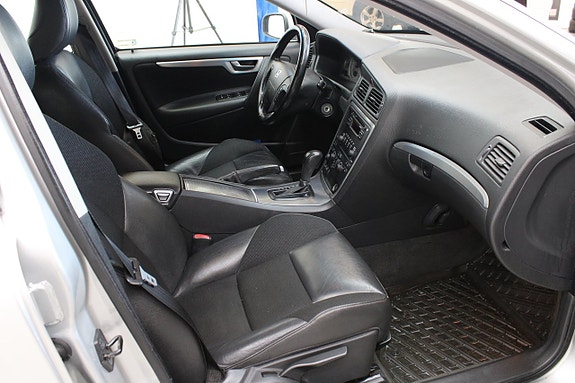 Volvo V70 8 of 12