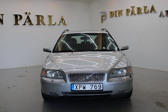 Volvo V70 2 of 12