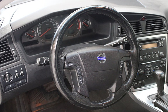 Volvo V70 12 of 12