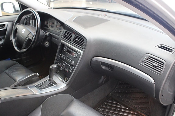 Volvo V70 11 of 12