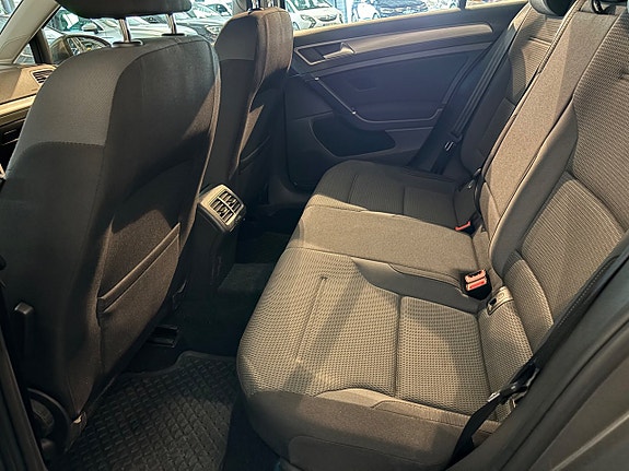 Volkswagen Golf VII 10 of 11