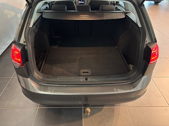 Volkswagen Golf VII 11 of 11
