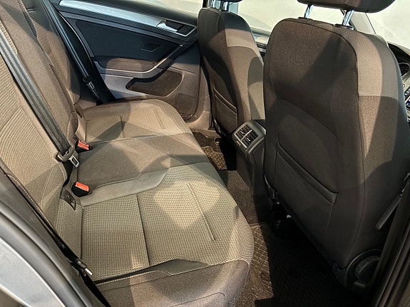 Volkswagen Golf VII 9 of 11