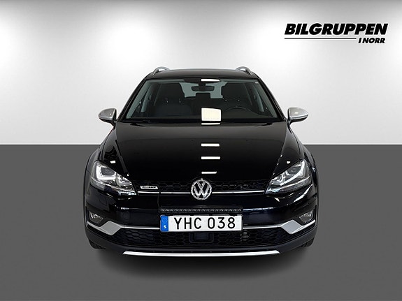 Volkswagen Golf Alltrack 2 of 14